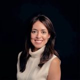 Gabriella Araújo, founder of Agora and fractional Head of Marketing